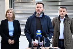 Z ľava starostka Karlovej Vsi Dana Čahojová, primátor Bratislavy Matúš Vallo a zástupca starostky Karlovej Vsi Branislav Záhradník. FOTO: TASR/Pavel Neubauer